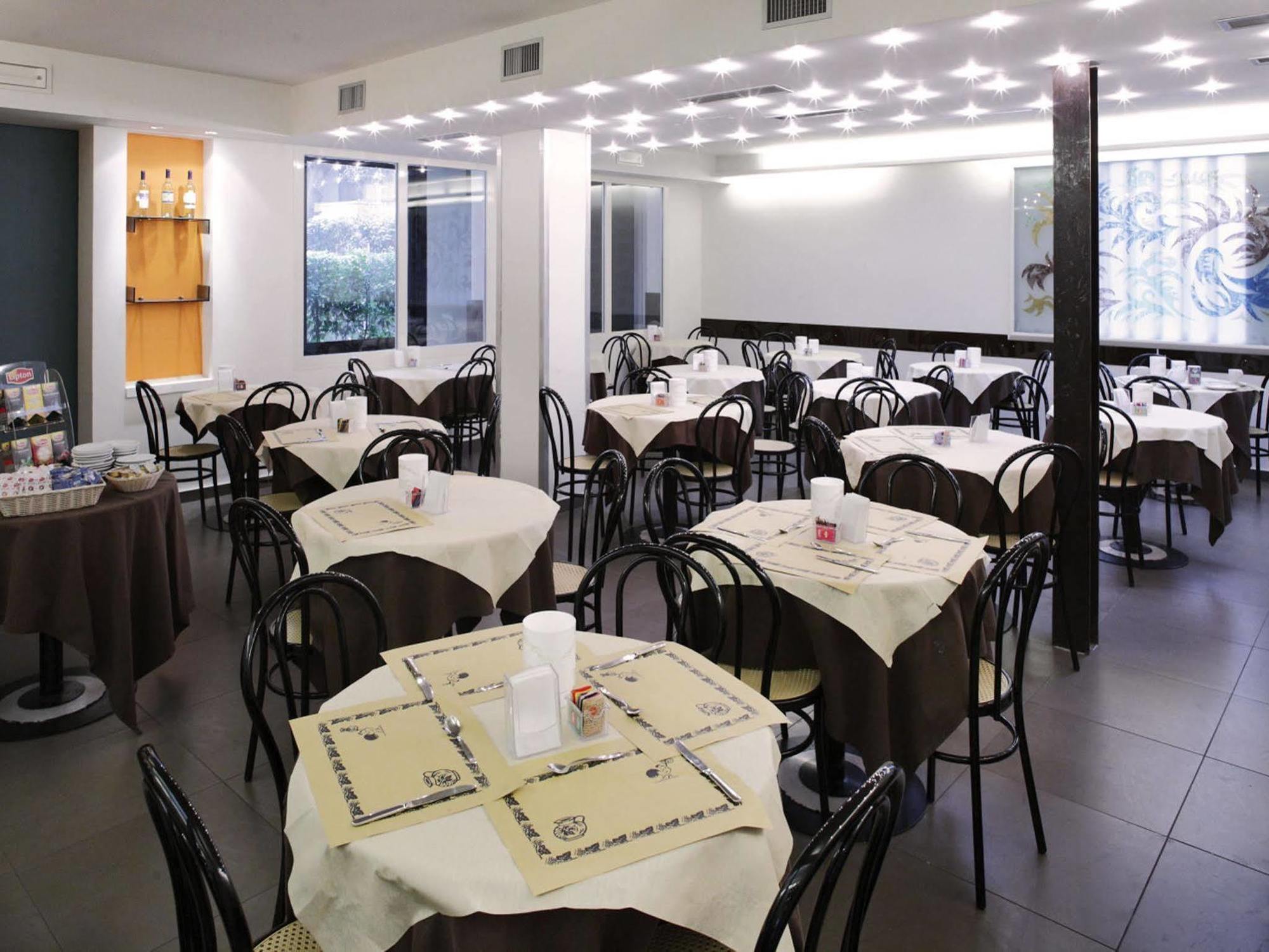 Hotel Villa Lalla Rimini Esterno foto