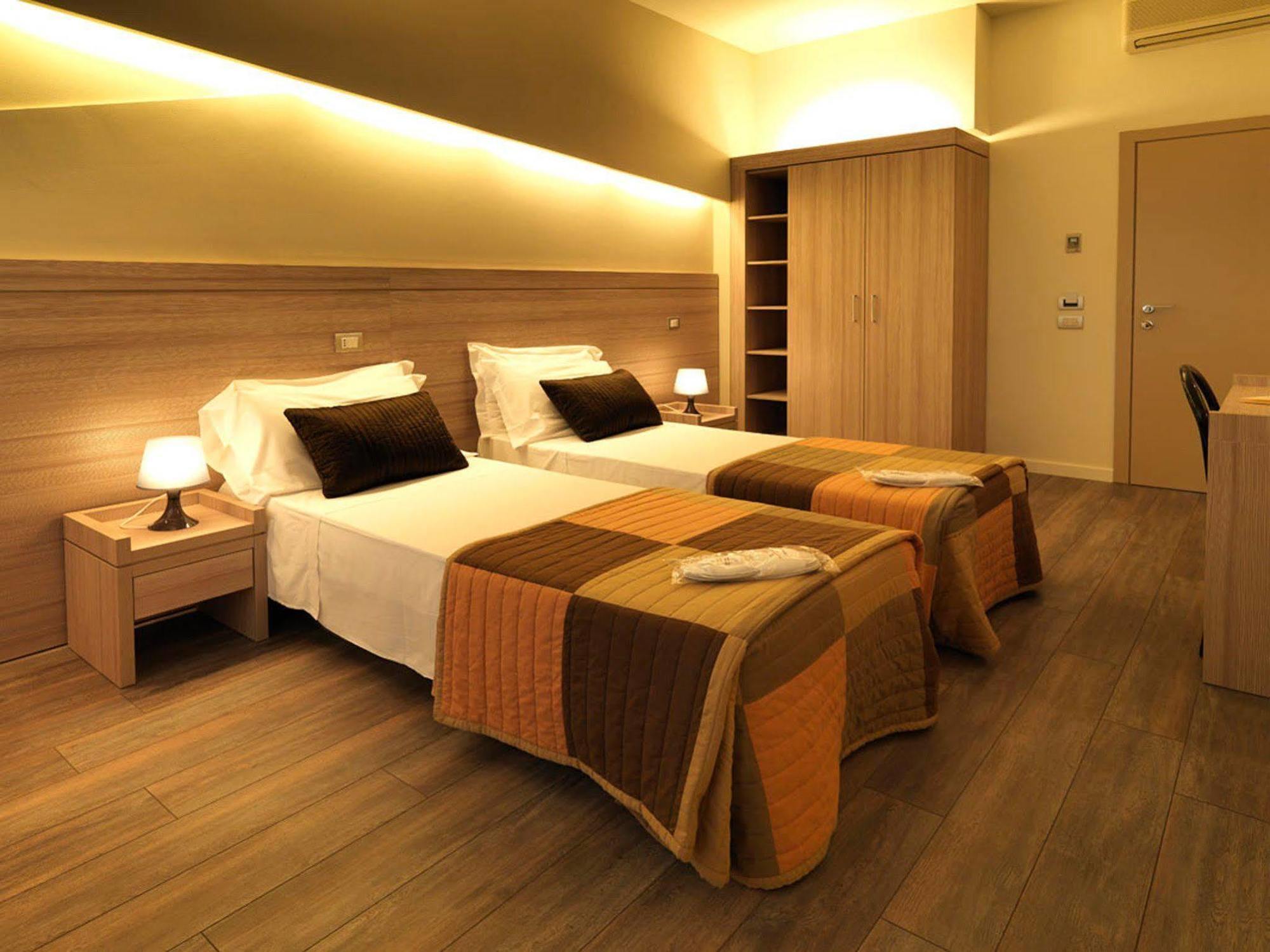 Hotel Villa Lalla Rimini Esterno foto