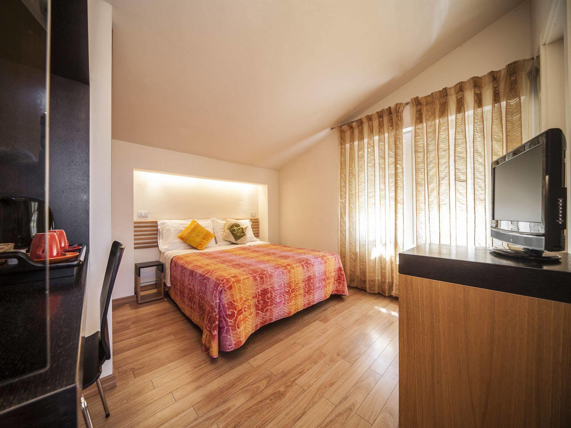 Hotel Villa Lalla Rimini Esterno foto